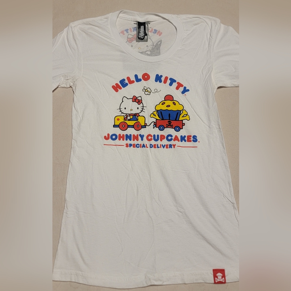 Hello kitty x Johnny Cupcakes collab tshirt rare Sanrio